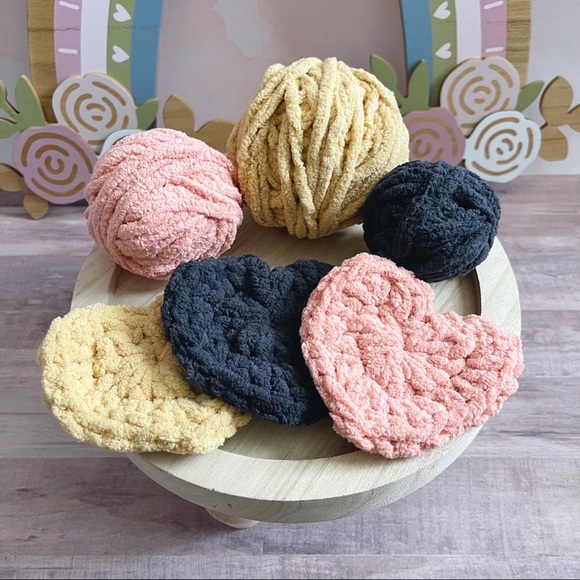 Heart Reusable Makeup Remover Face Scrubbies - Picture 1 of 6